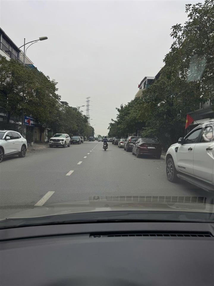 Cho thuê nhà 4 tầng  căn góc kđt ao sào diện tích đất 110m²