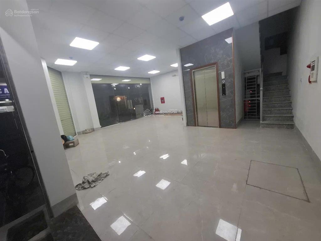 Cho thuê mbkd vị trí vàng  lô góc 2 mặt thoáng  tại phố nguyễn xiển diện tích 240m²/sàn