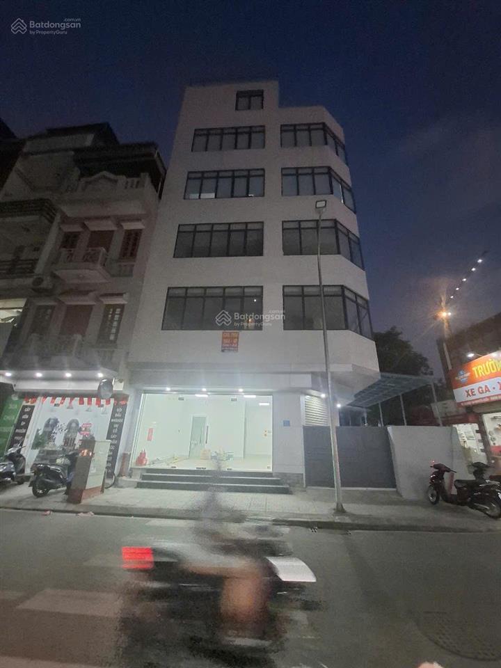 Cho thuê mbkd vị trí vàng  lô góc 2 mặt thoáng  tại phố nguyễn xiển diện tích 240m²/sàn
