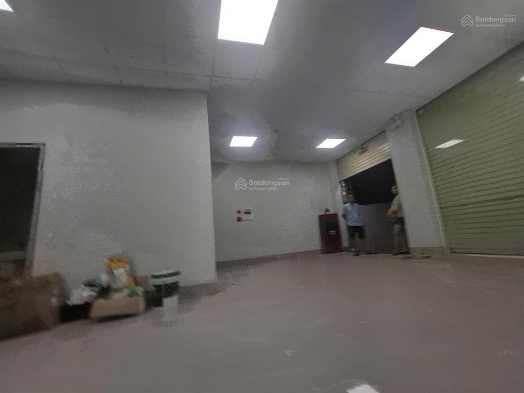 Cho thuê mbkd vị trí vàng  lô góc 2 mặt thoáng  tại phố nguyễn xiển diện tích 240m²/sàn