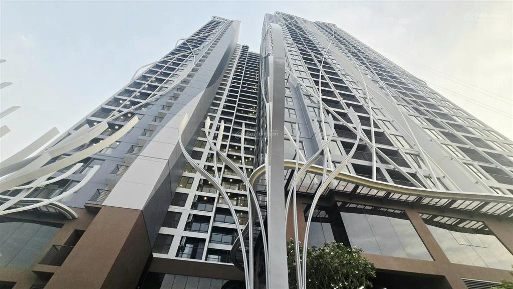 Bán căn hoa hậu 2pn  dt 71m2  hướng đb  rẻ hơn thị trường 500 triệu  view bt đảo vip