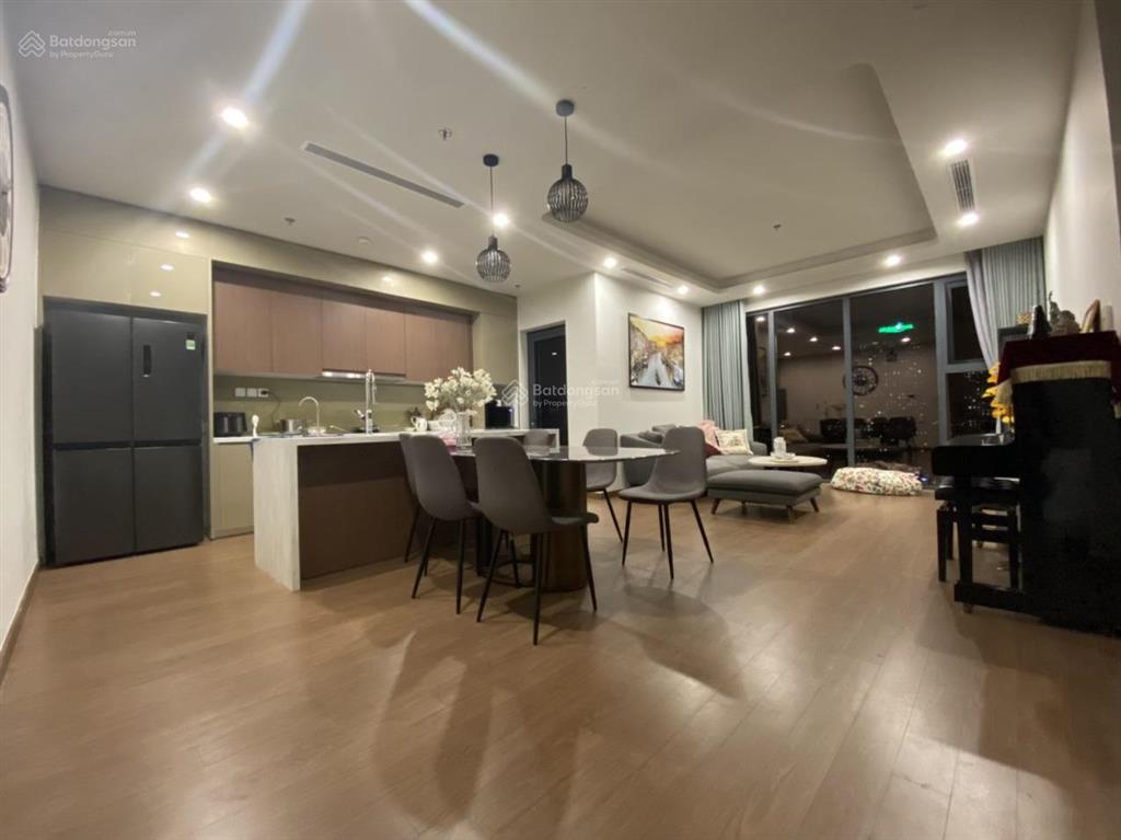 Căn hộ view hồ, 112m2, 3pn, full đồ tại the matrix one, cửa đb, ban công tn, full đồ, giá 12,9 tỷ