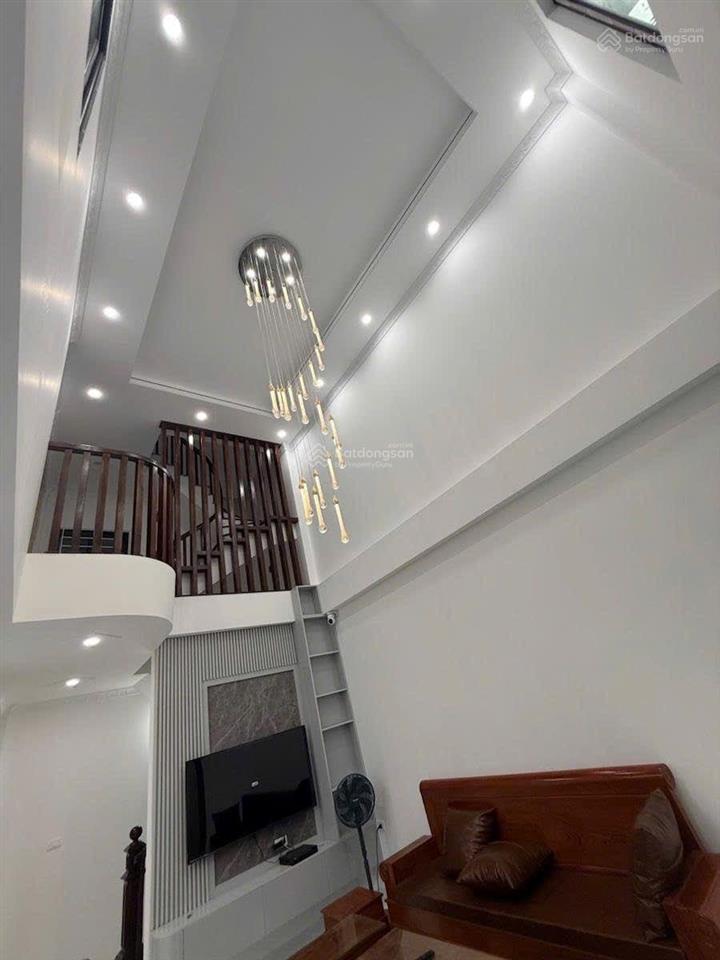 Nhà đẹp 6 tầng thang máy, tặng hết nội thất đẹp .tại phan đình giót hà đông
