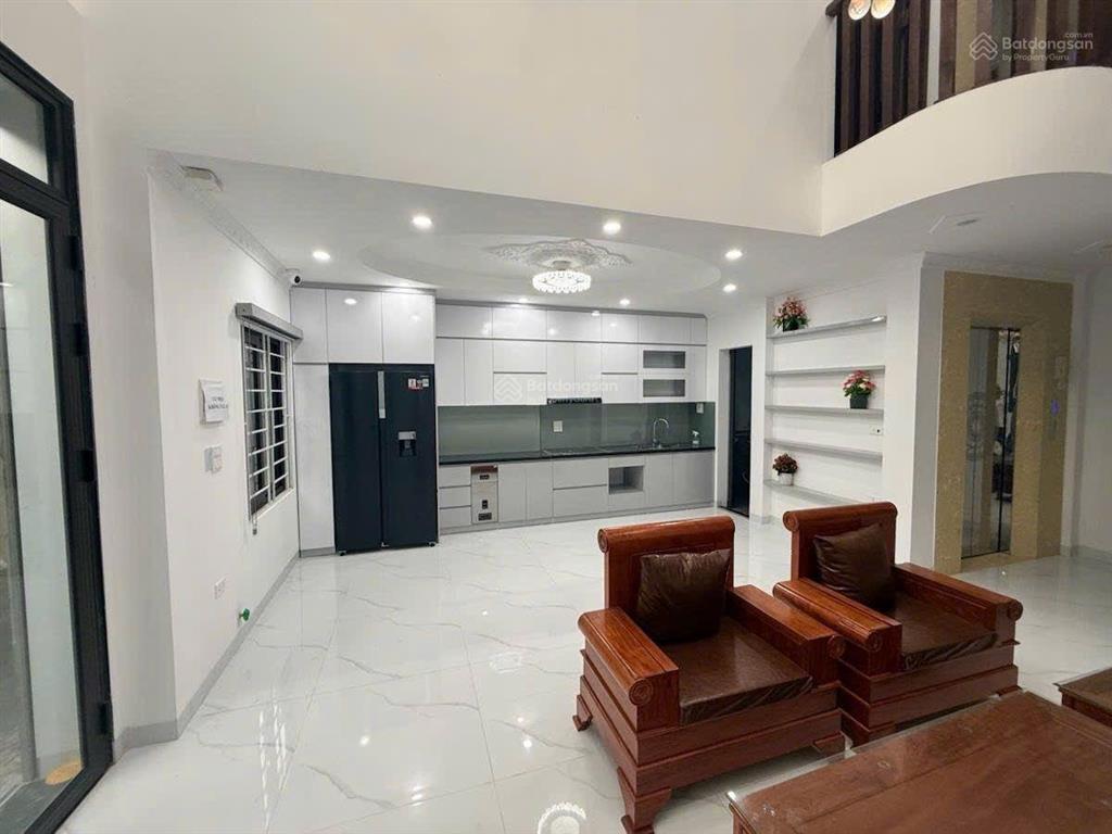 Nhà đẹp 6 tầng thang máy, tặng hết nội thất đẹp .tại phan đình giót hà đông