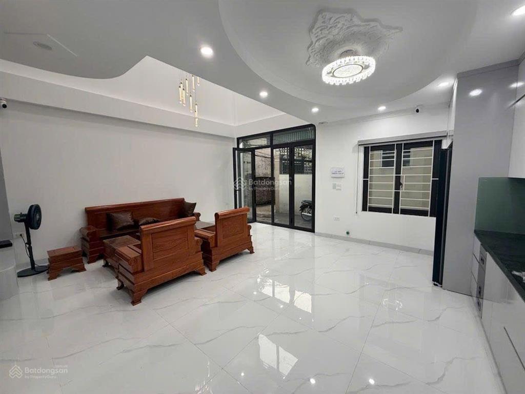 Nhà đẹp 6 tầng thang máy, tặng hết nội thất đẹp .tại phan đình giót hà đông
