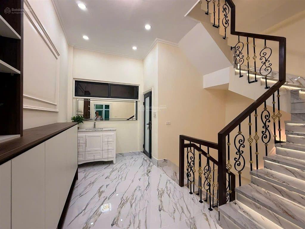Bán nhà tại tô hiệu hà đông, ngay gần chợ hà đông, tặng nội thất đẹp, thiết kế phòng cực đẹp
