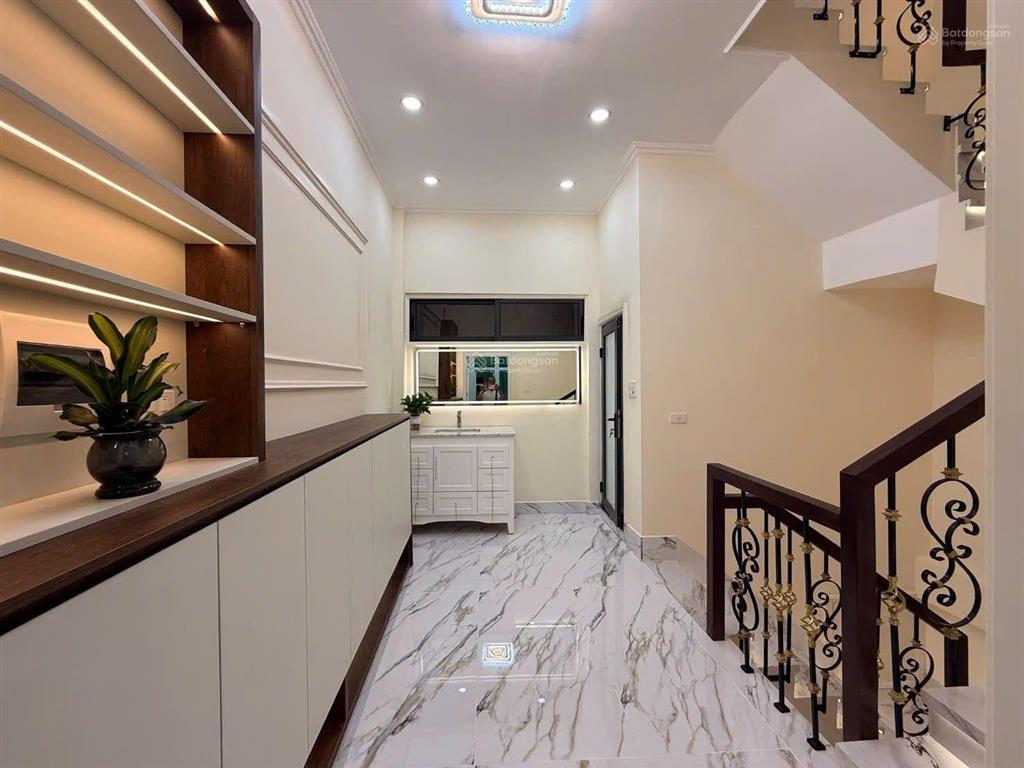 Bán nhà tại tô hiệu hà đông, ngay gần chợ hà đông, tặng nội thất đẹp, thiết kế phòng cực đẹp