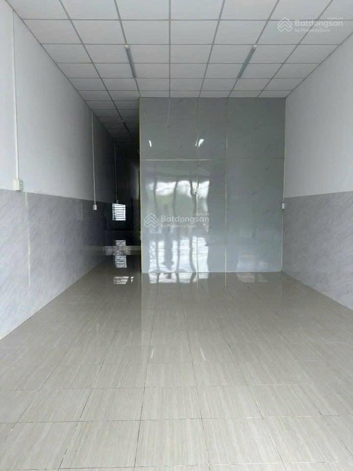 Tôi cần bán gấp căn nhà 100m2 giá 1tỷ050 1 sẹc tỉnh lộ 8, thị trấn củ chi sổ hồng riêng dân cư đông