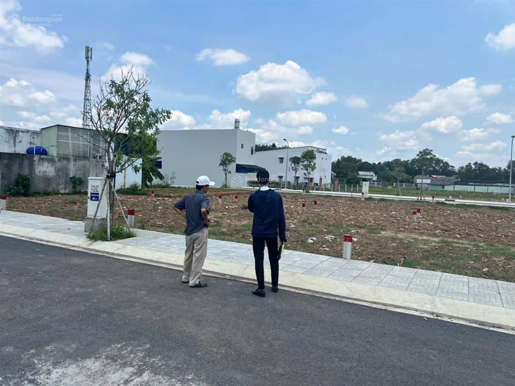 Tôi bán gấp lô đất 80m2 full đất thổ cư giá 1tỷ2 ngay trung tâm xã tân phú trung sổ hồng riêng