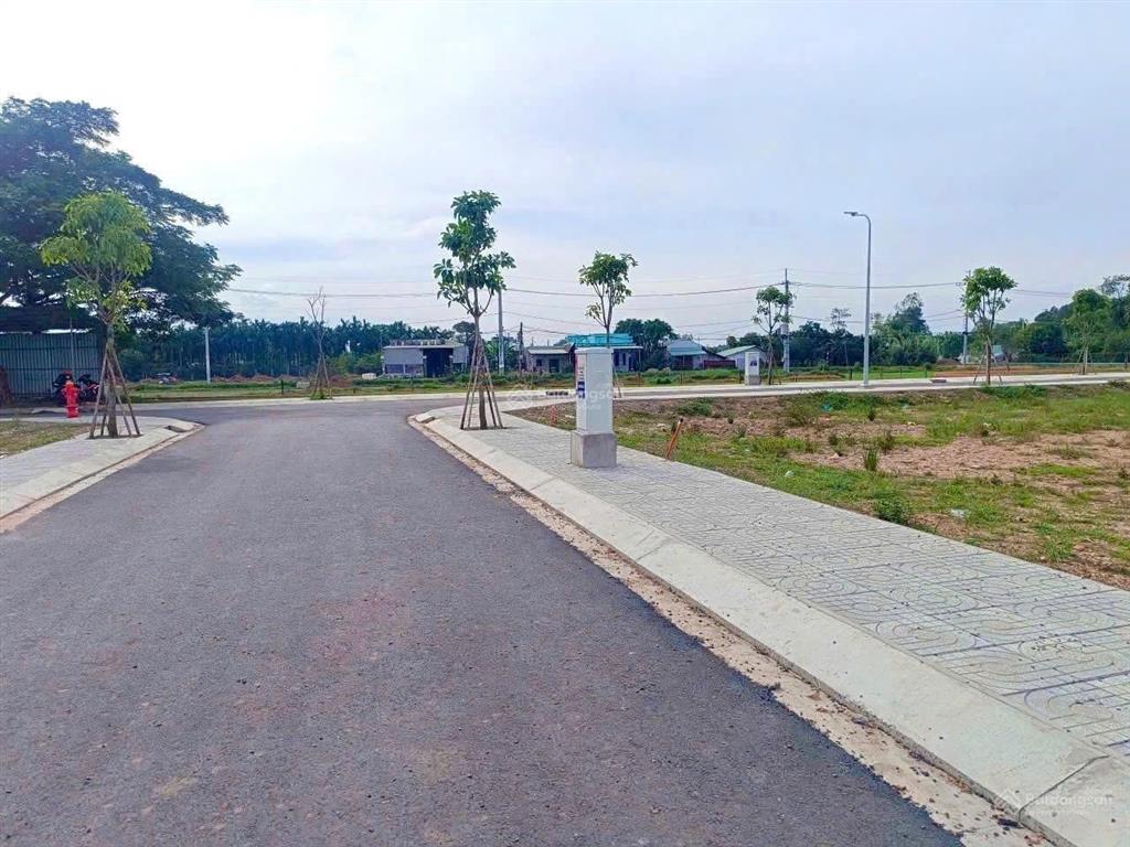 Tôi bán gấp lô đất 80m2 full đất thổ cư giá 1tỷ2 ngay trung tâm xã tân phú trung sổ hồng riêng