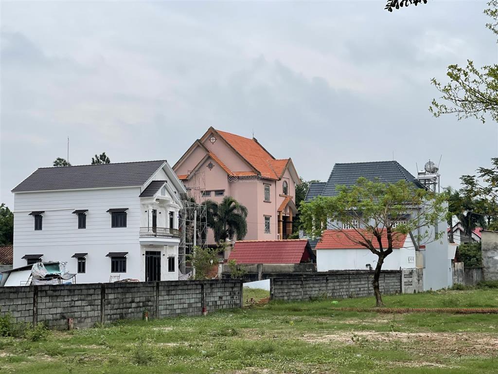 Tôi bán gấp lô đất 80m2 full đất thổ cư giá 1tỷ2 ngay trung tâm xã tân phú trung sổ hồng riêng