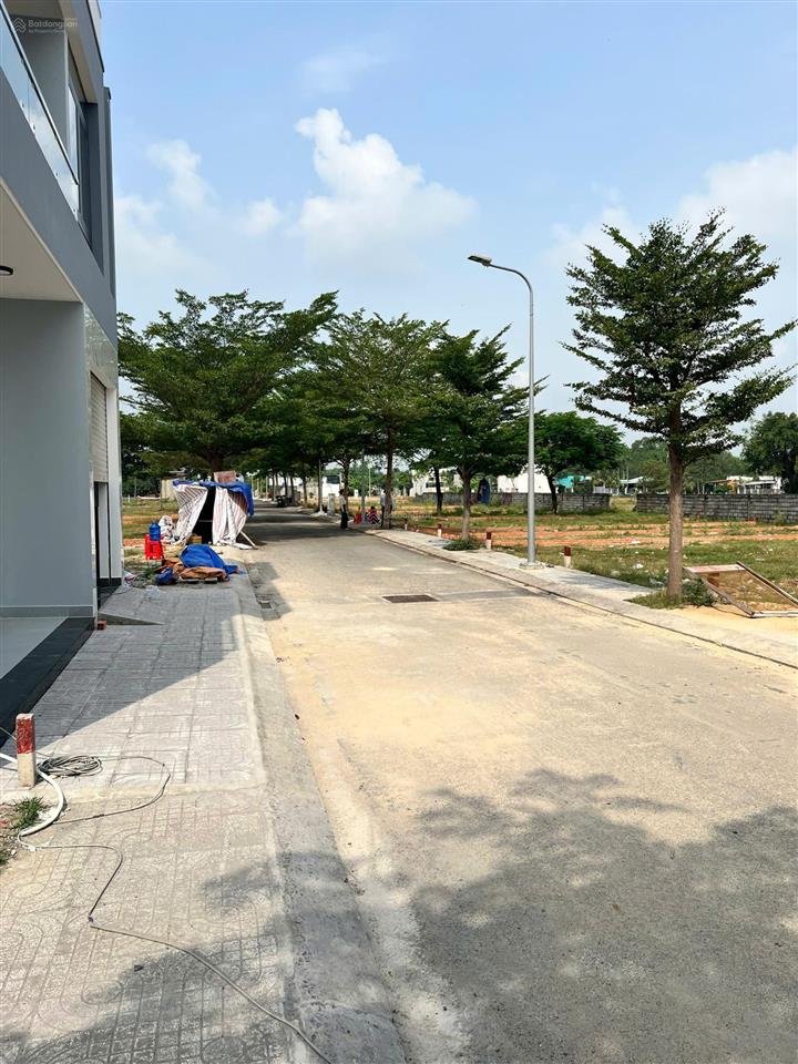 Tôi cần bán lô đất 100m2 giá 1tỷ790 ngay khu công nghiệp tân phú trung huyện củ chi sổ hồng riêng