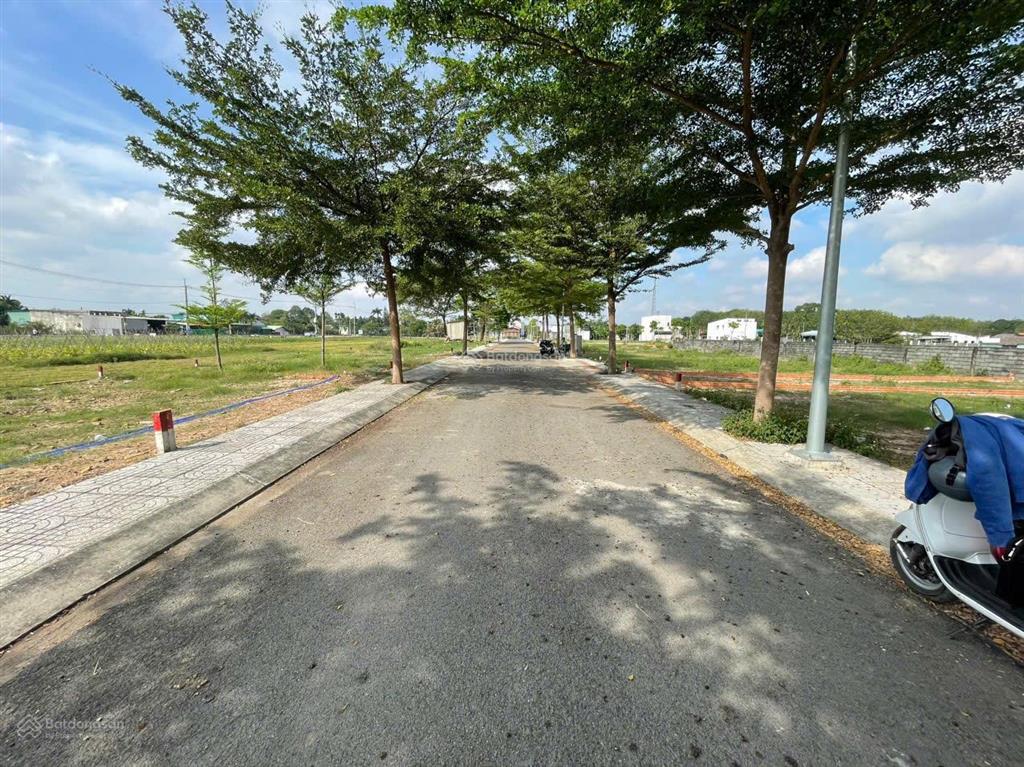 Tôi cần bán lô đất 100m2 giá 1tỷ790 ngay khu công nghiệp tân phú trung huyện củ chi sổ hồng riêng