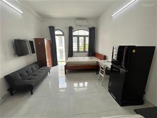 Phòng ban công cửa sổ  full nội thất máy giặt riêng