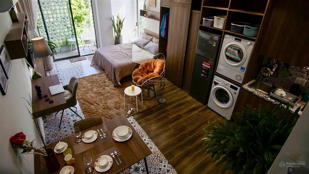 Phòng nội thất xịn máy giặt sấy  ban công thoáng có bàn ghế ngồi chill uống trà