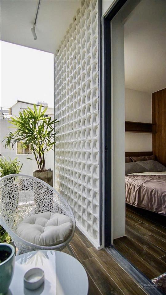 Phòng nội thất xịn máy giặt sấy  ban công thoáng có bàn ghế ngồi chill uống trà
