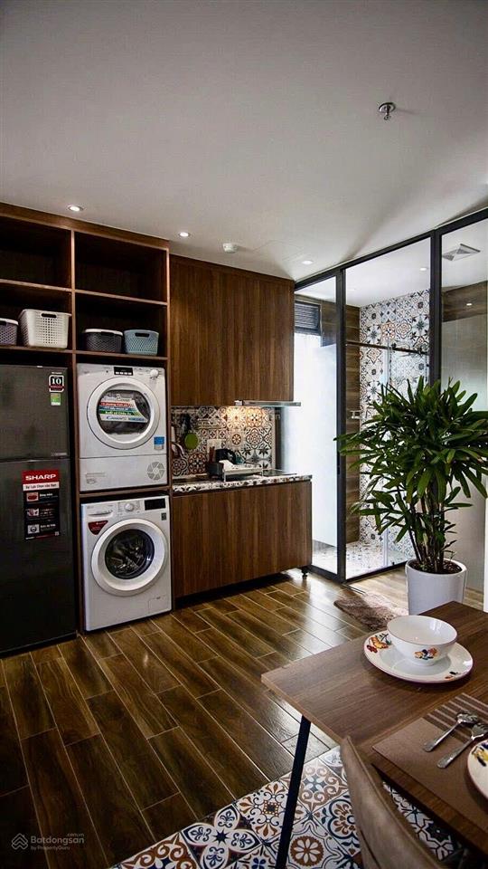 Phòng nội thất xịn máy giặt sấy  ban công thoáng có bàn ghế ngồi chill uống trà