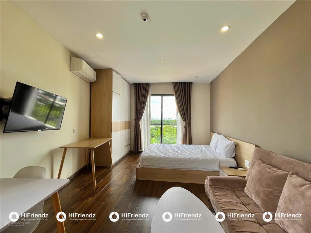 Phòng 2 ban công view sông thoáng mát  gần ga metro thuận tiện duy chuyển