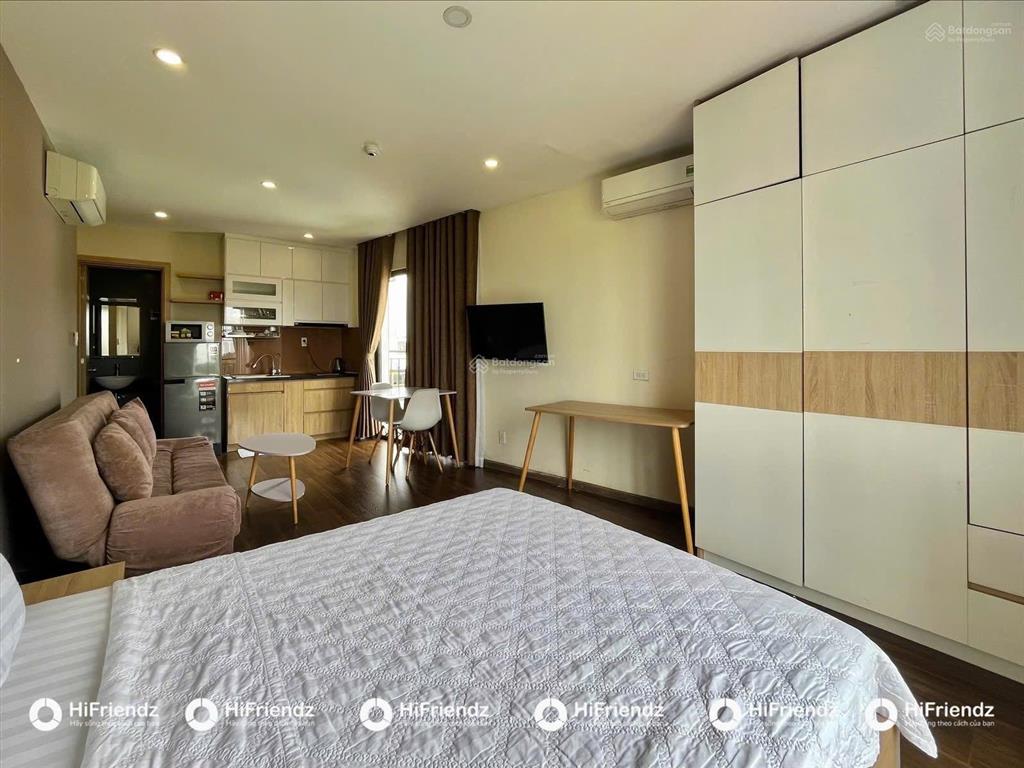 Phòng 2 ban công view sông thoáng mát  gần ga metro thuận tiện duy chuyển