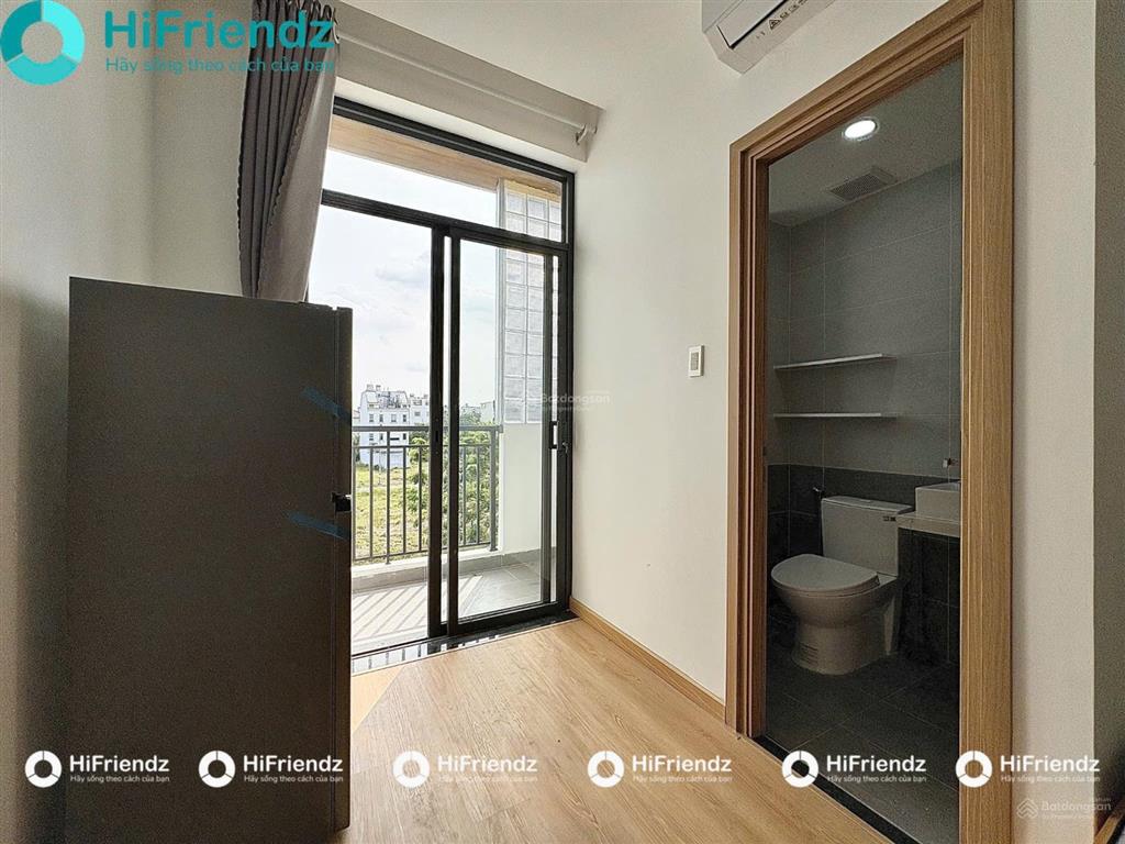 Phòng ban công tách bếp thoáng  view thiên nhiên  đậu ô tô