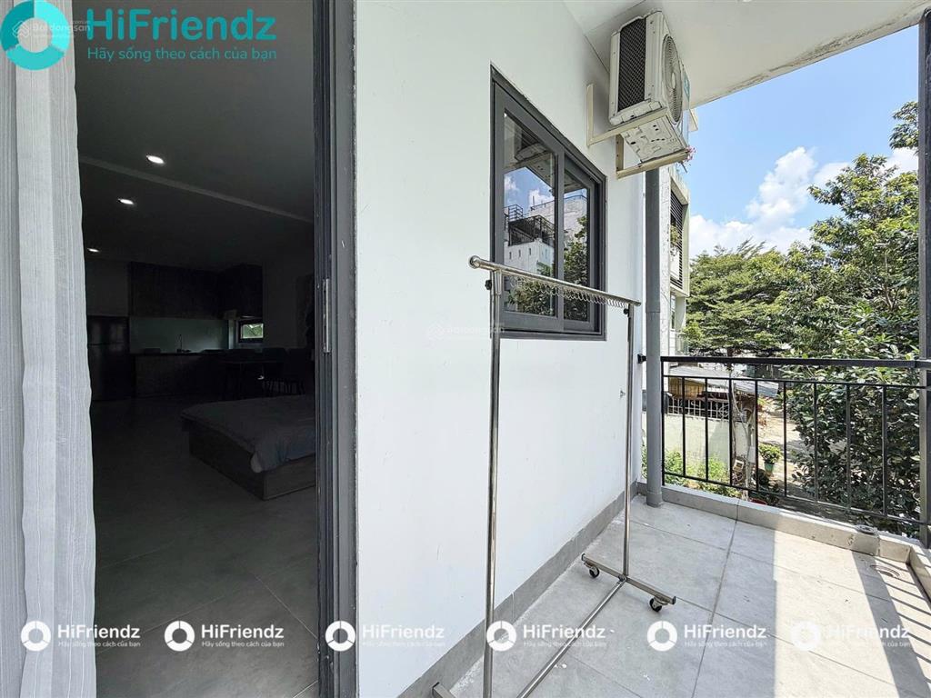 Phòng tách bếp, ban công, cửa sổ thoáng  full nội thất, máy giặt riêng