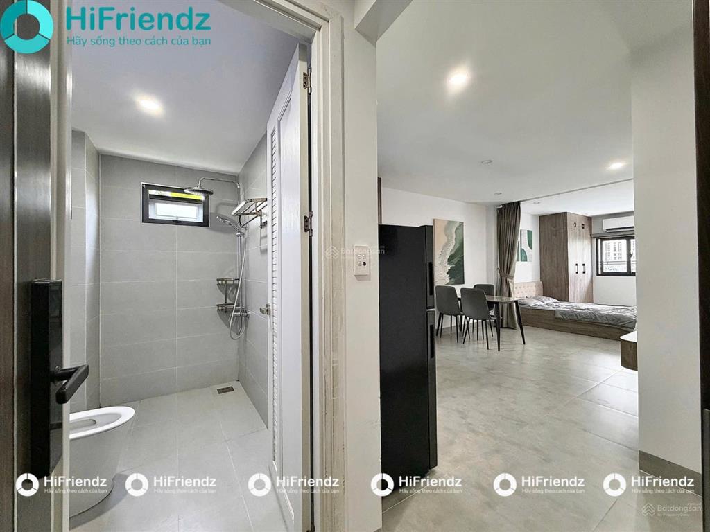 Phòng tách bếp, ban công, cửa sổ thoáng  full nội thất, máy giặt riêng