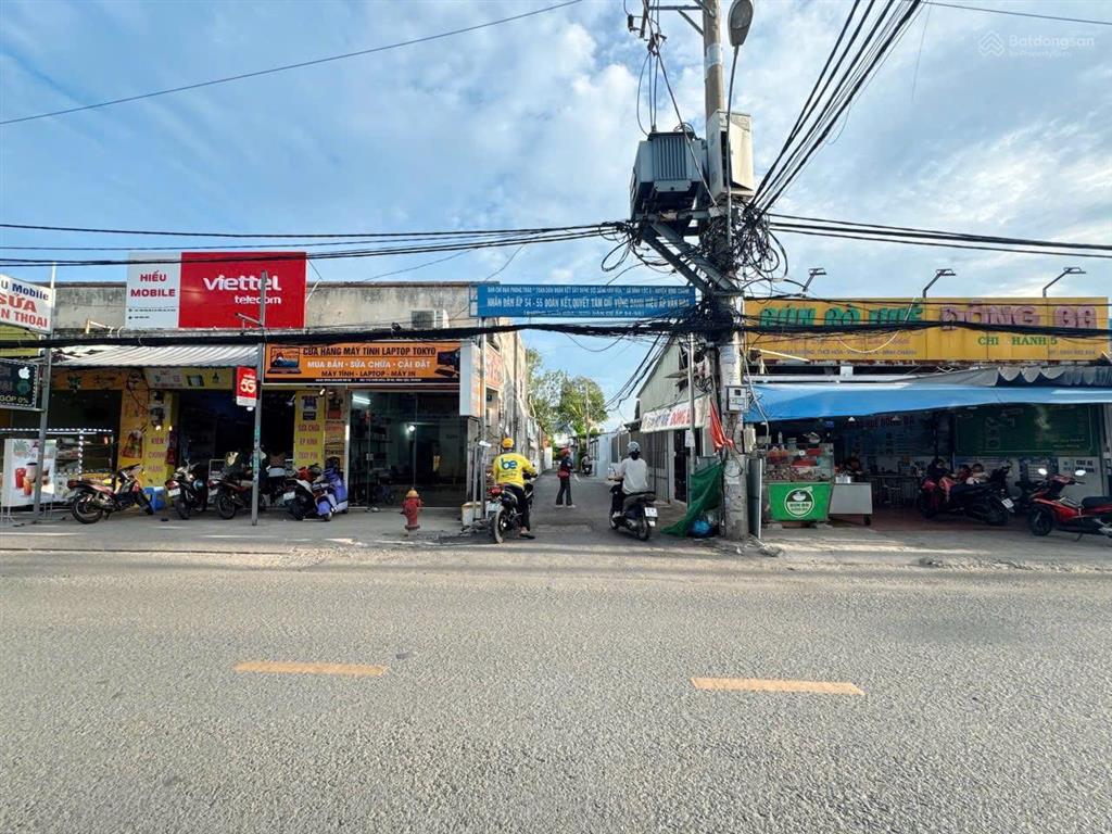 Chính chủ cần bán gấp lô đất trống hẻm 6m, 5x18m vuông vức, hoa hồng môi giới