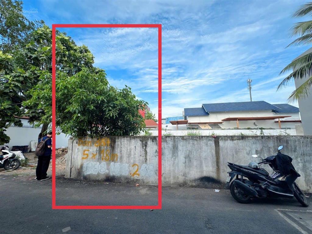 Chính chủ cần bán gấp lô đất trống hẻm 6m, 5x18m vuông vức, hoa hồng môi giới