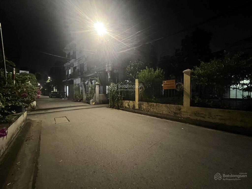 Bán đất đức giang, việt hưng 70m2 mt4m 10.5 tỷ. oto, đối diện nhà văn hoá.