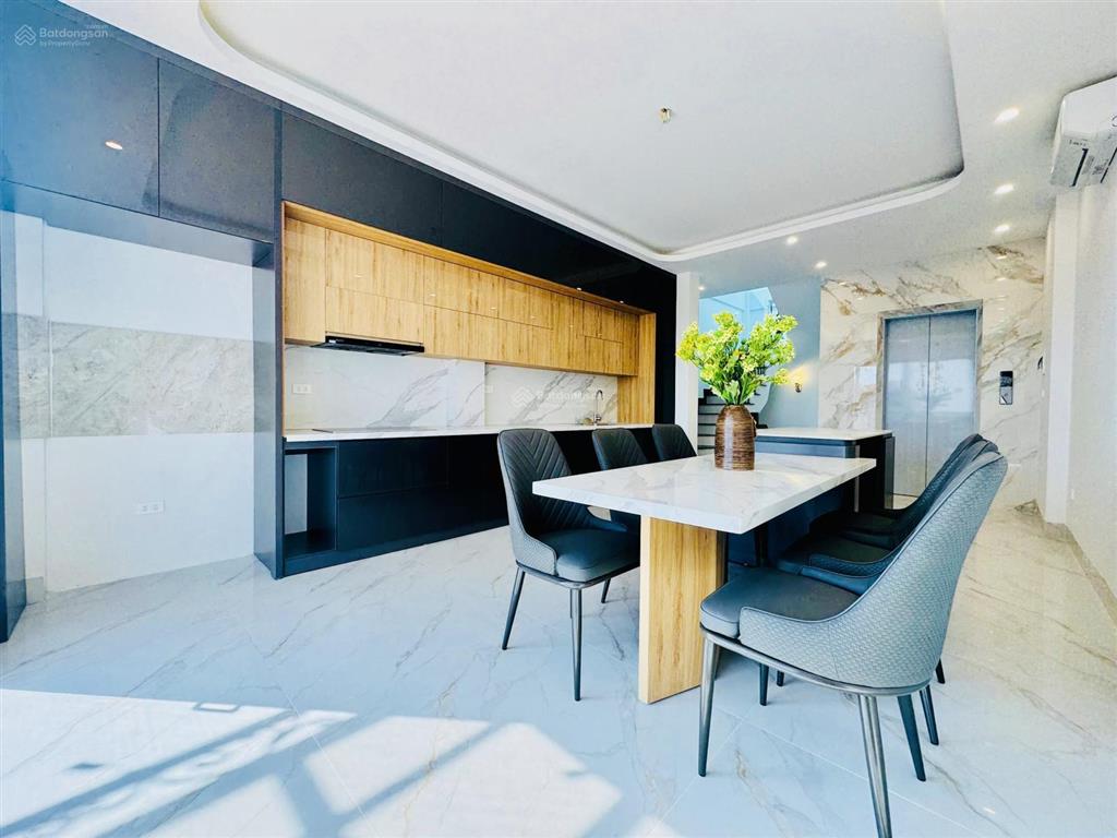 Bán nhà phúc lợi 60m2 7t 18.2 tỷ. thang máy, oto tránh, nội thất 5*