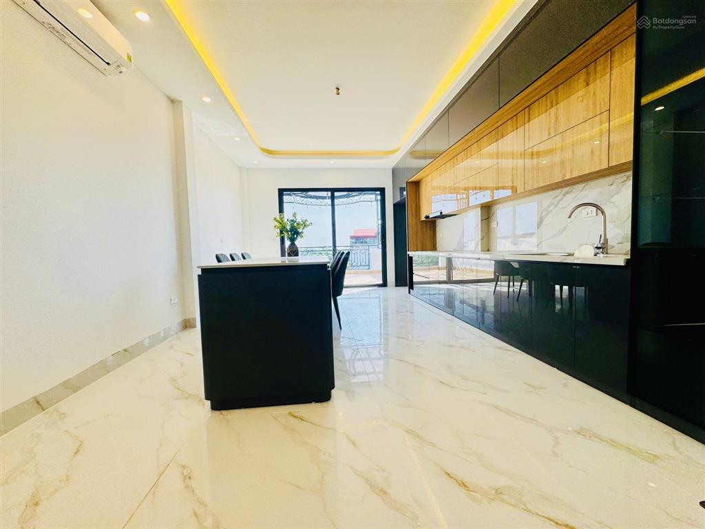 Bán nhà phúc lợi 60m2 7t 18.2 tỷ. thang máy, oto tránh, nội thất 5*