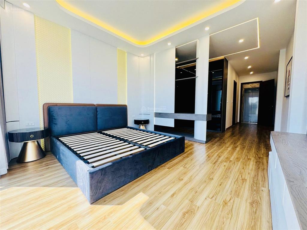 Bán nhà phúc lợi 60m2 7t 18.2 tỷ. thang máy, oto tránh, nội thất 5*