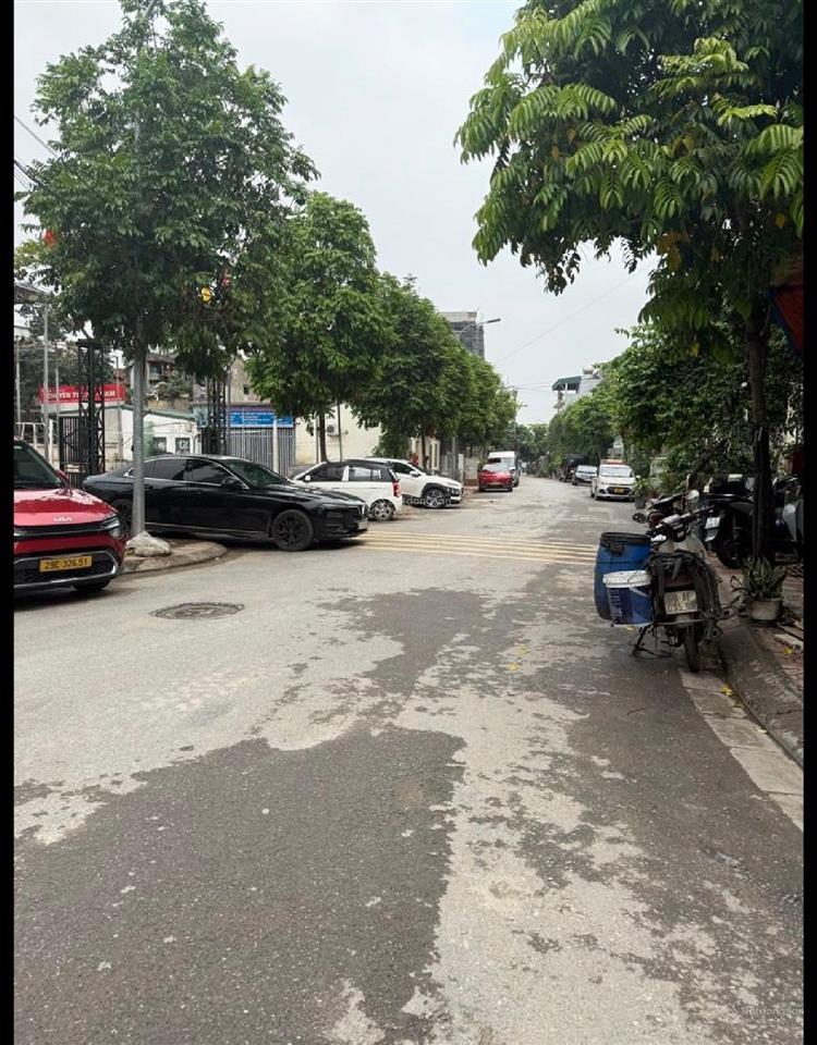 Bán đất tư đình 70m2 mt4,8m 16,5 tỷ. đất đẹp, oto tránh.