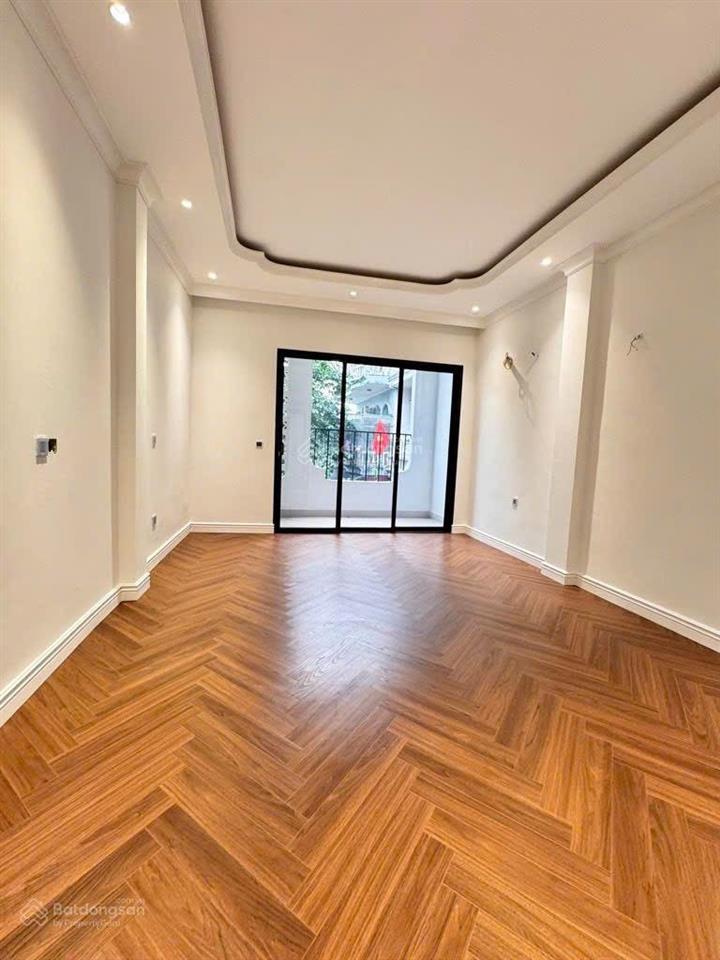 Biệt thự view hồ việt hưng, 100m2 3t 16,2 tỷ. nhà đẹp, view hồ, gara 7c.
