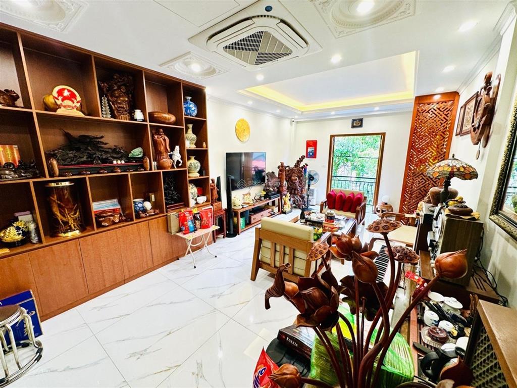 Bán nhà ngô gia tự, long biên 85m2 6t 17,5 tỷ. thang máy, vỉa hè, oto tránh, kinh doanh.
