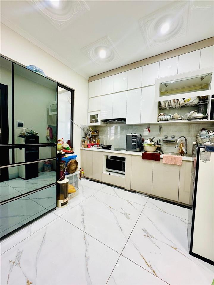 Bán nhà ngô gia tự, long biên 85m2 6t 17,5 tỷ. thang máy, vỉa hè, oto tránh, kinh doanh.