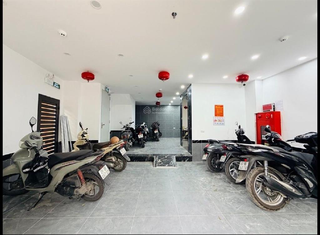 Bán nhà việt hưng, 70m2 8t 15,8 tỷ. thang máy, 19 phòng, 1 tỷ 1 năm