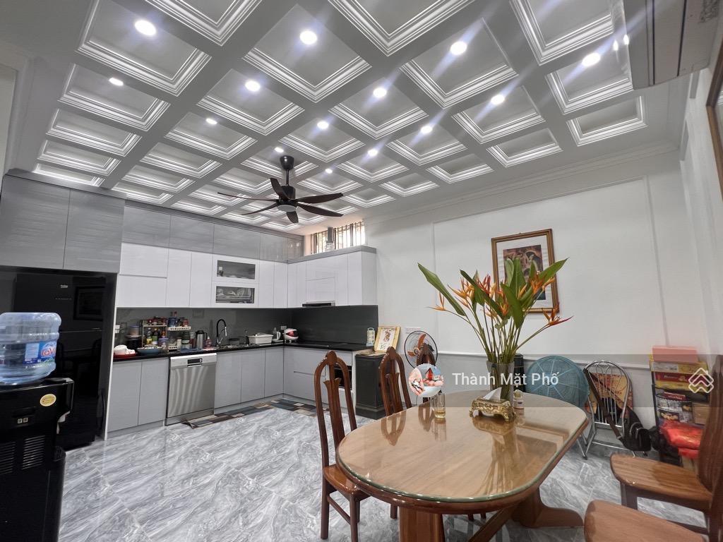 Bán nhà việt hưng, long biên 130m2 3 tầng 18.5 tỷ. biệt thư sân vườn trong lòng thành phố