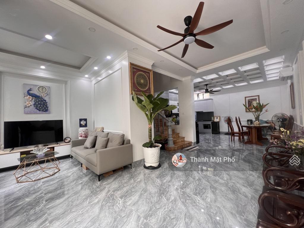 Bán nhà việt hưng, long biên 130m2 3 tầng 18.5 tỷ. biệt thư sân vườn trong lòng thành phố