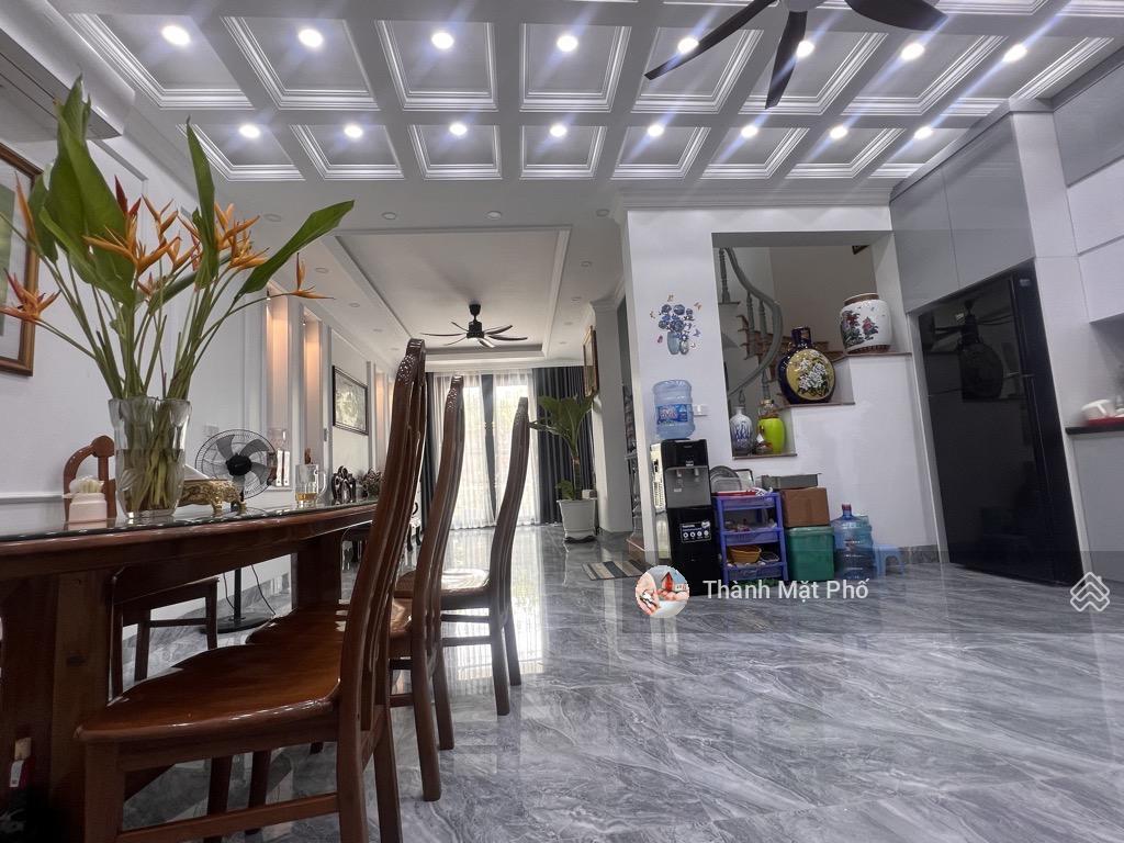 Bán nhà việt hưng, long biên 130m2 3 tầng 18.5 tỷ. biệt thư sân vườn trong lòng thành phố