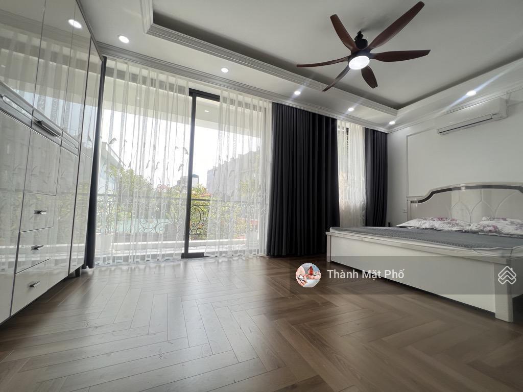 Bán nhà việt hưng, long biên 130m2 3 tầng 18.5 tỷ. biệt thư sân vườn trong lòng thành phố