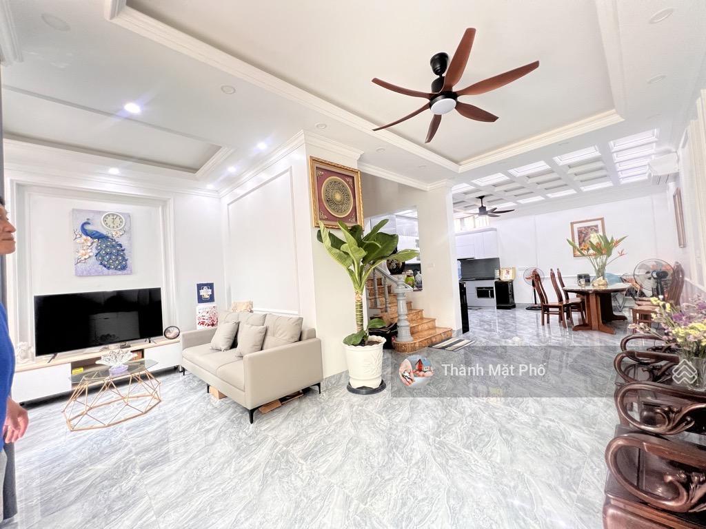 Bán nhà việt hưng, long biên 130m2 3 tầng 18.5 tỷ. biệt thư sân vườn trong lòng thành phố