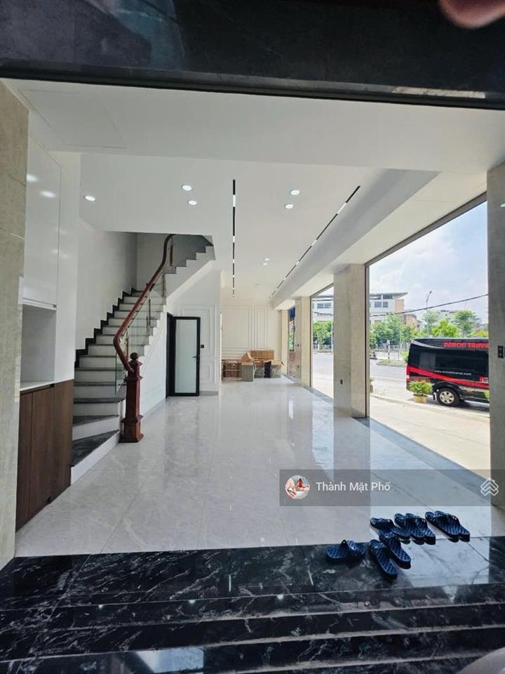 Bán nhà ngọc thuỵ 70m2 6t 18 tỷ. thang máy, gara 7c, lô góc, view công viên