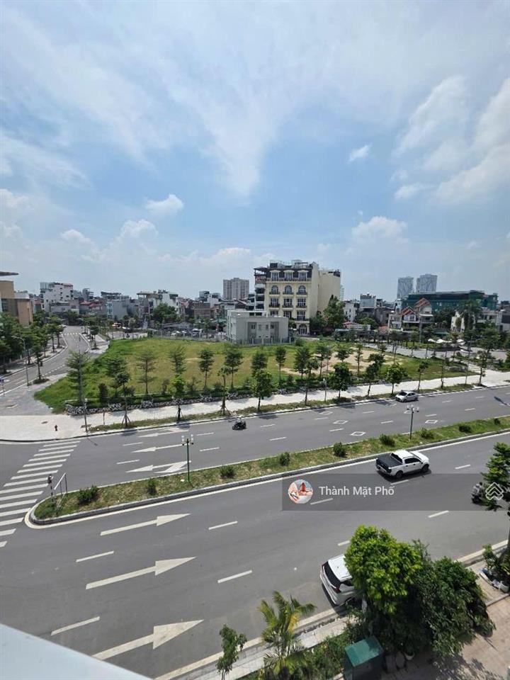 Bán nhà ngọc thuỵ 70m2 6t 18 tỷ. thang máy, gara 7c, lô góc, view công viên