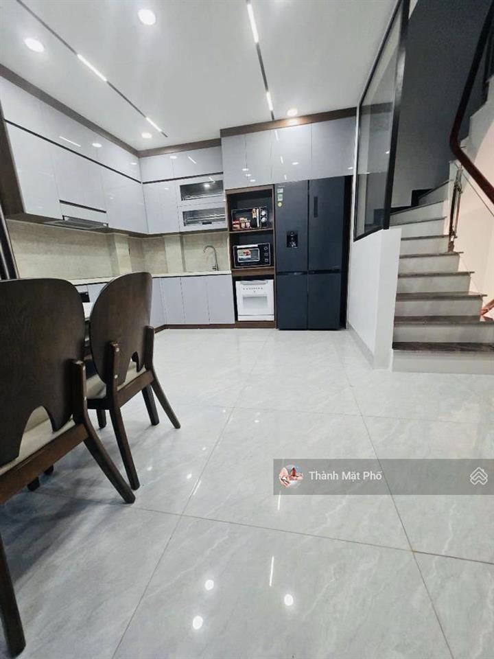 Bán nhà ngọc thuỵ 70m2 6t 18 tỷ. thang máy, gara 7c, lô góc, view công viên
