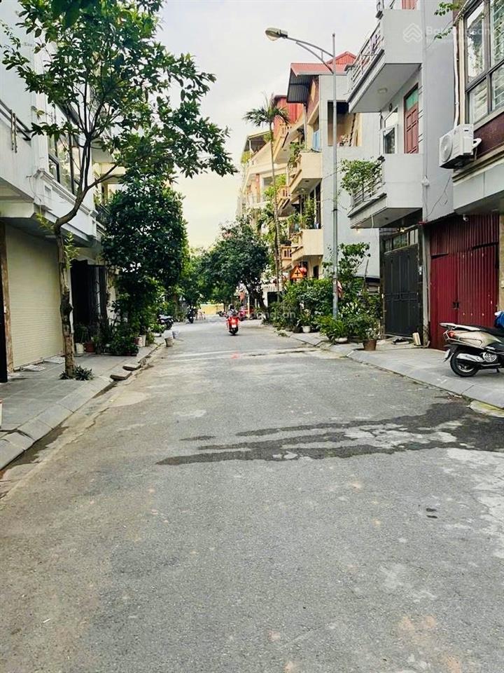 Bán nhà ngô gia tự, long biên 60m2 4t 15,8 tỷ. vỉa hè, oto tránh, kinh doanh.