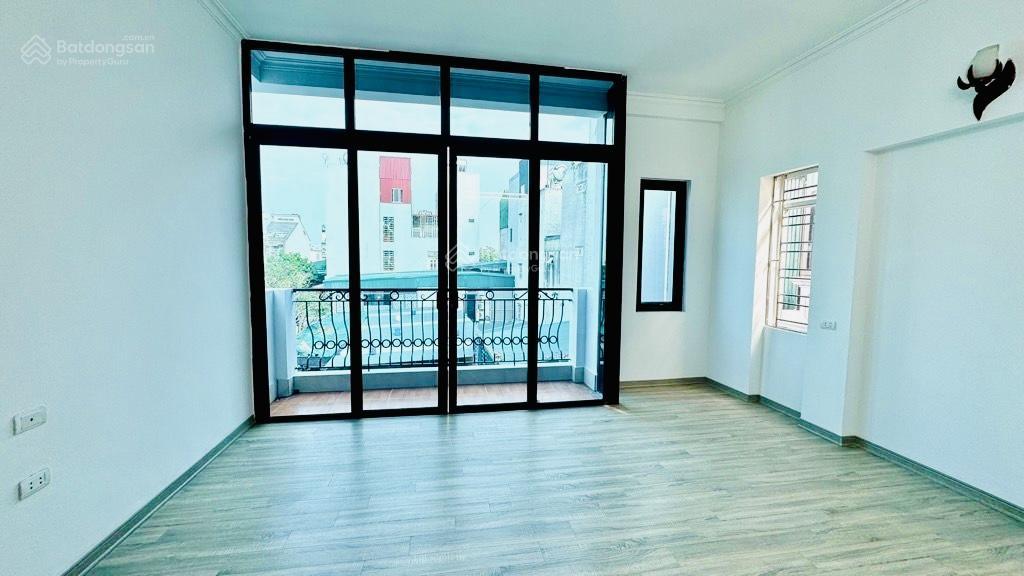 Bán nhà việt hưng, long biên 65m² 4t 16 tỷ. lô góc, ô tô tránh.