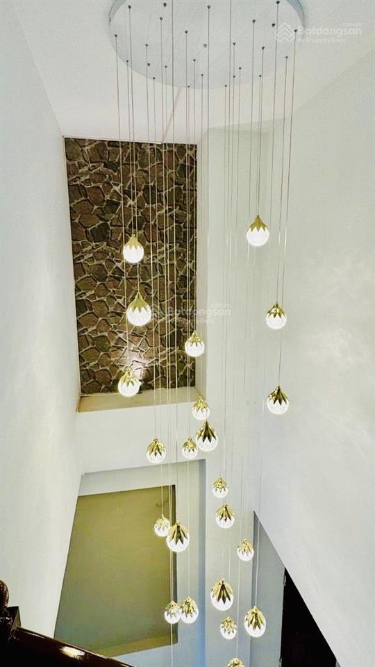 Bán nhà việt hưng, long biên 65m² 4t 16 tỷ. lô góc, ô tô tránh.