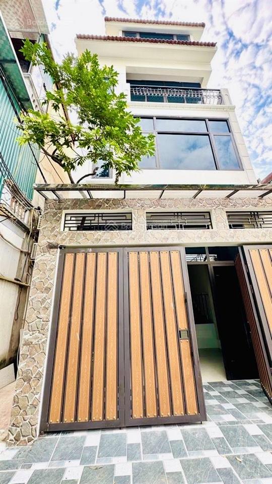 Bán nhà việt hưng, long biên 65m² 4t 16 tỷ. lô góc, ô tô tránh.