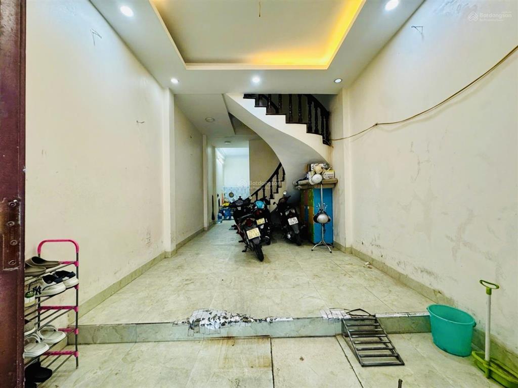 Bán nhà gia thụy, bồ đề 50m² 4t 10,5 tỷ. dân xây, ô tô đỗ cửa, ô chờ thang máy
